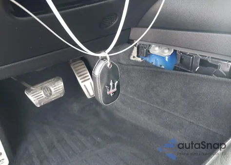 2021 Maserati Levante S Gransport из США, поврежденный, VIN ZN661YUSXMX363676